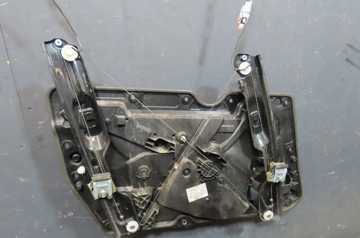 Mecanisme  moteur lève-glace avant droit Volkswagen GOLF VI (5K1) 1.4 (2008-2012) 5 portes occasion