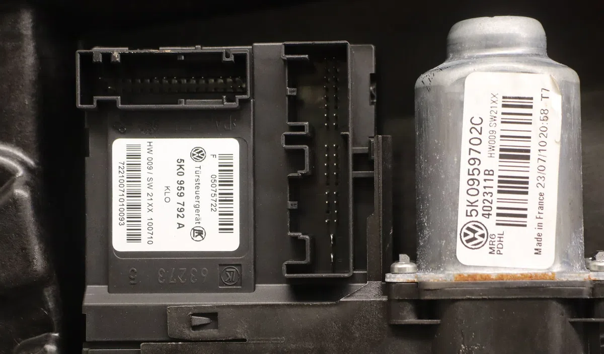 Mecanisme  moteur lève-glace avant droit Volkswagen GOLF VI (5K1) 1.6 tdi (2009-2012) 5 portes occasion