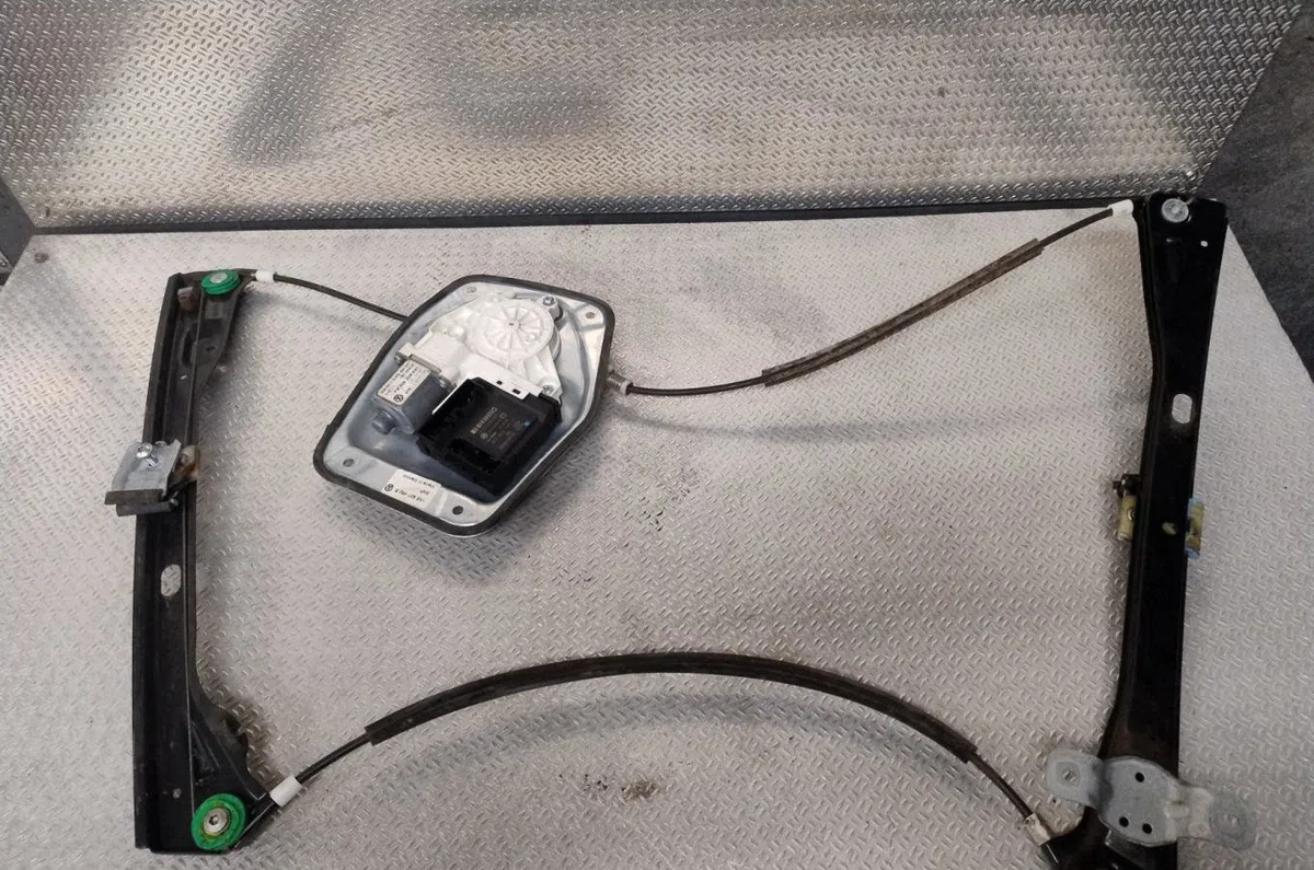 Mecanisme  moteur lève-glace avant droit Volkswagen JETTA III (1K2) 1.6 (2004-2010) occasion
