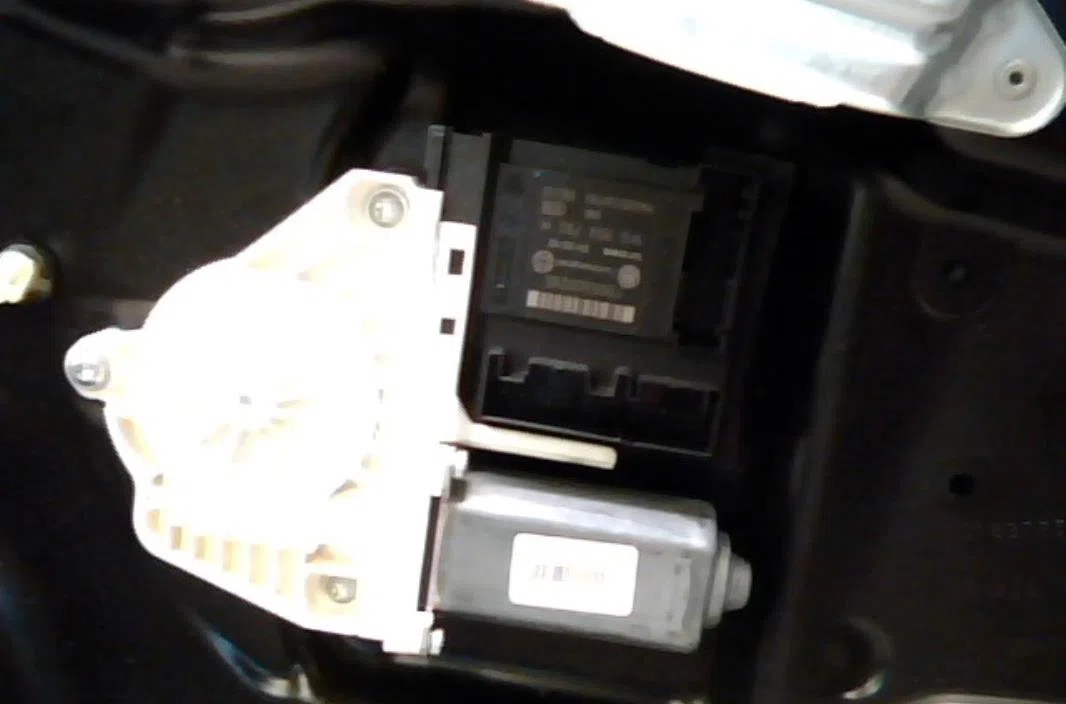 Mecanisme  moteur lève-glace avant droit VOLKSWAGEN PASSAT 5  PASSAT 5 BREAK occasion