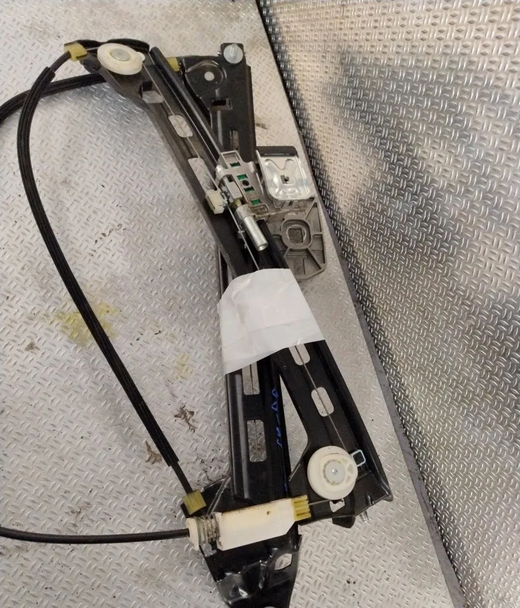 Mecanisme  moteur lève-glace avant droit VOLKSWAGEN PASSAT 5  PASSAT 5 CC COUPE occasion