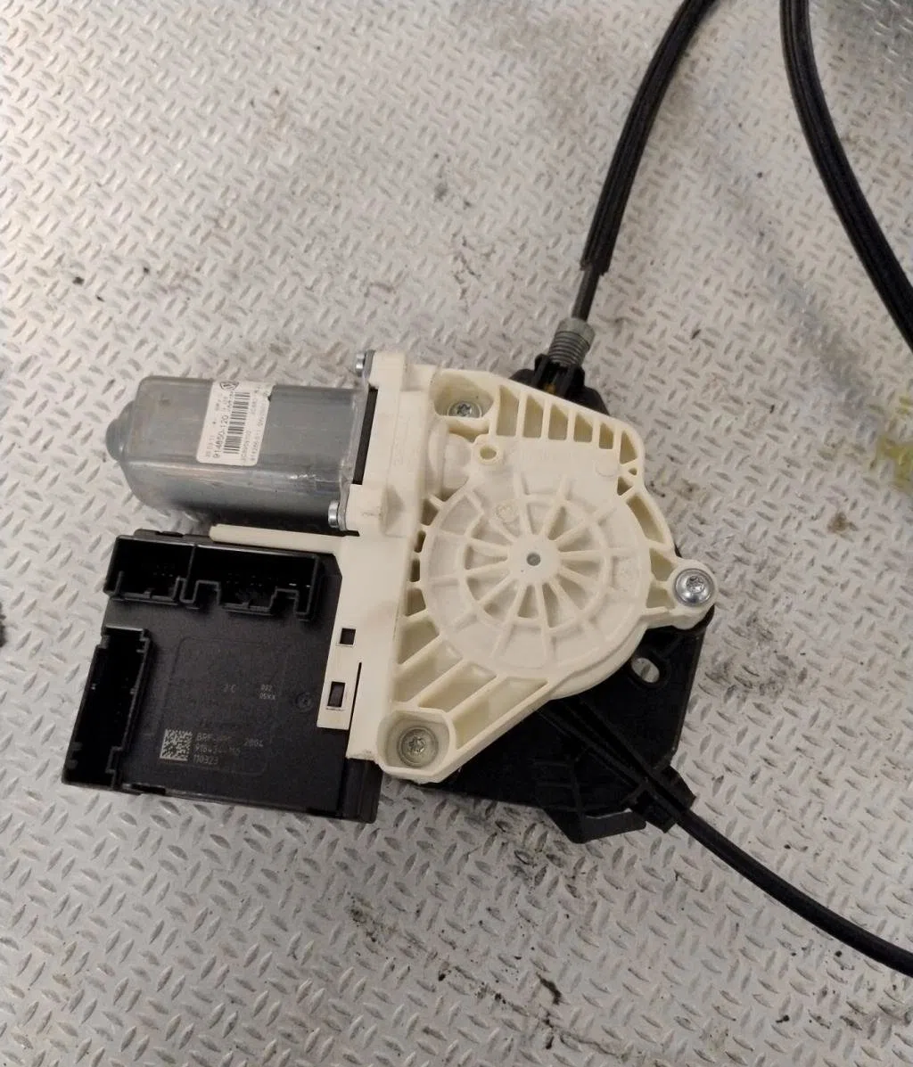 Mecanisme  moteur lève-glace avant droit VOLKSWAGEN PASSAT 5  PASSAT 5 CC COUPE occasion