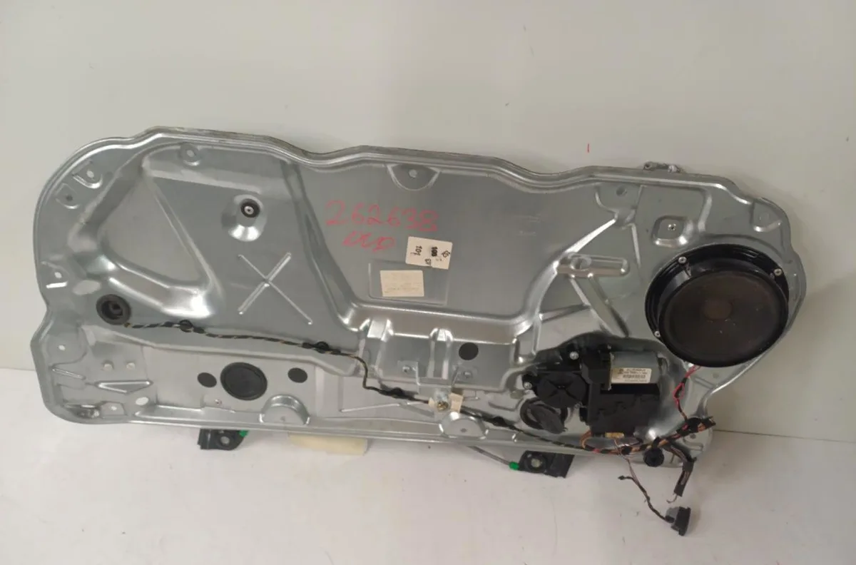 Mecanisme moteur lève-glace avant droit VOLKSWAGEN POLO 4 PHASE 1 occasion