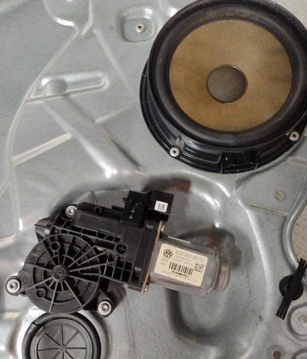 Mecanisme  moteur lève-glace avant droit VOLKSWAGEN POLO 4  POLO 4 PHASE 2 occasion