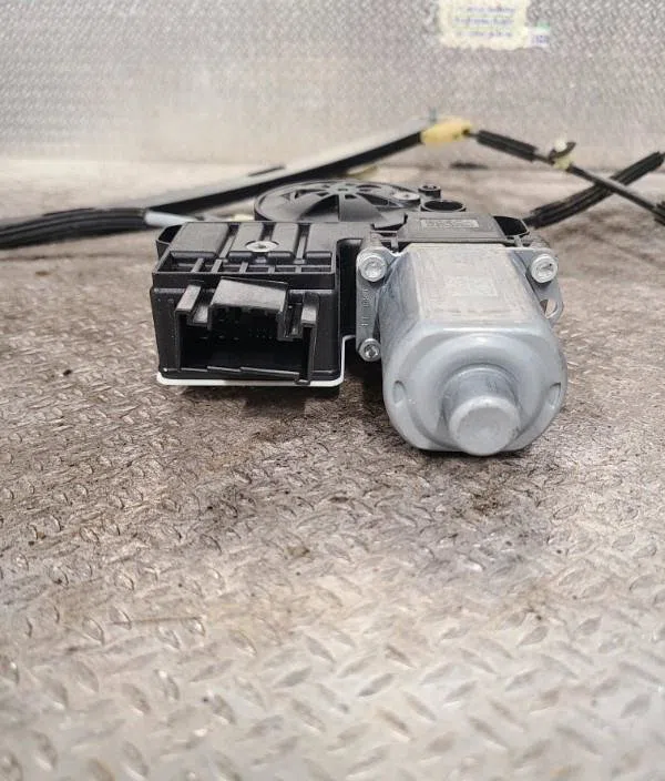 Mecanisme  moteur lève-glace avant droit VOLKSWAGEN POLO 6  POLO 6 PHASE 1 occasion