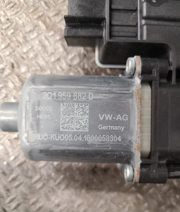 Mecanisme  moteur lève-glace avant droit VOLKSWAGEN POLO 6  POLO 6 PHASE 1 occasion