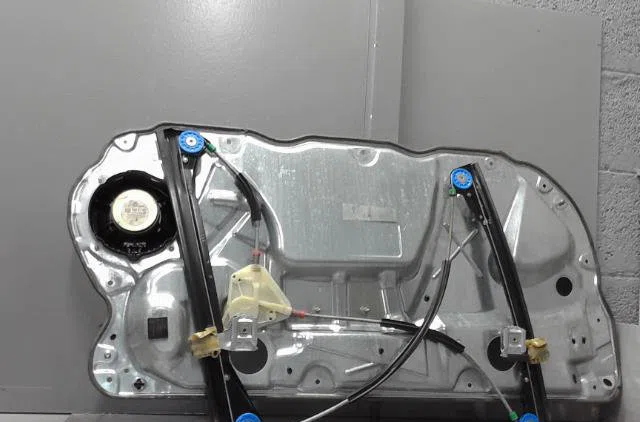 Mecanisme  moteur lève-glace avant droit Volkswagen POLO (9N_, 9A_) 1.4 16v (2001-2008) occasion