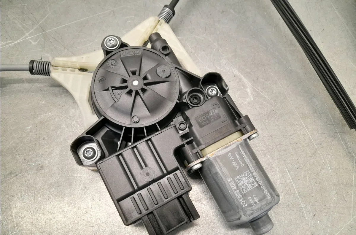 Mecanisme  moteur lève-glace avant droit Volkswagen TAIGO (CS1) Liberty 200 (2006) occasion