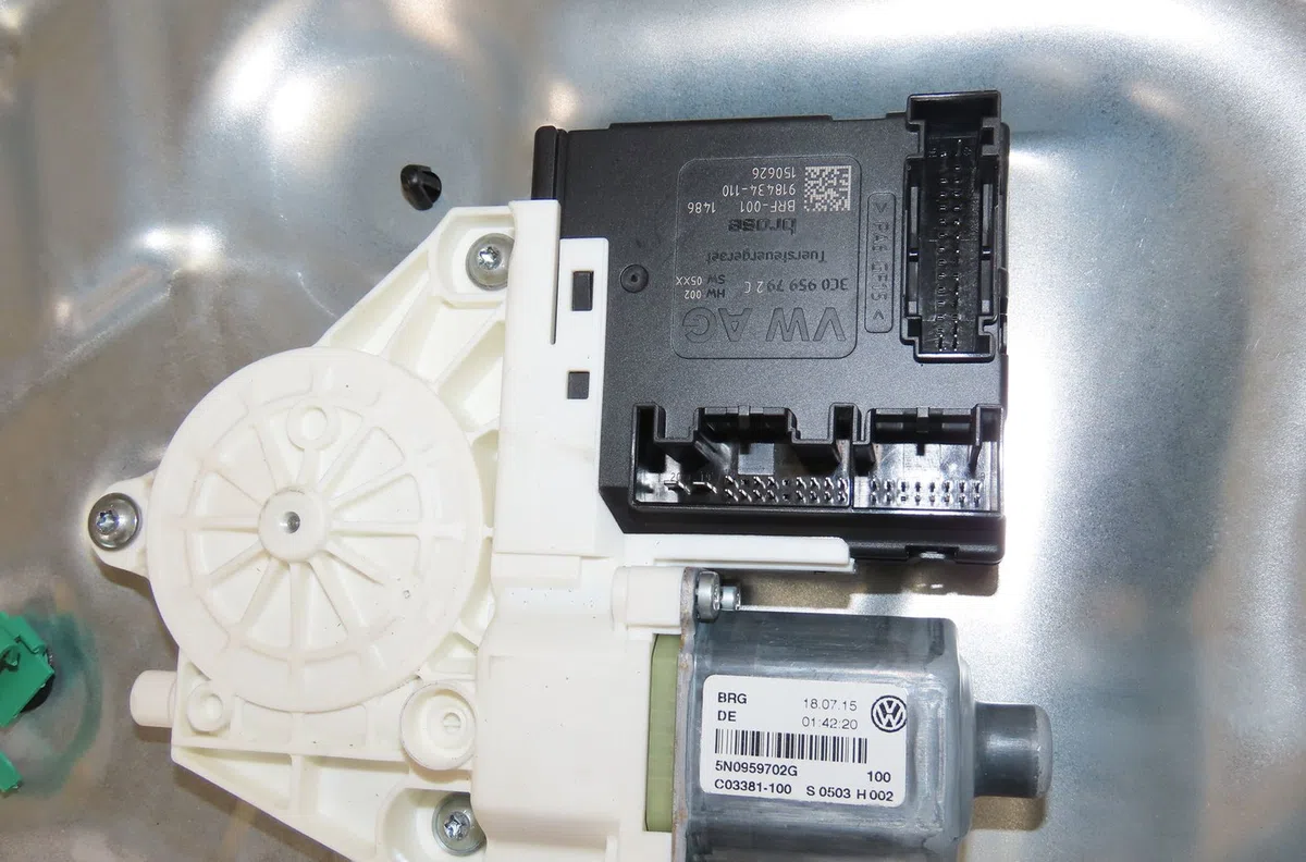 Mecanisme  moteur lève-glace avant droit Volkswagen TIGUAN (5N_) 2.0 tdi (2008-2018) occasion