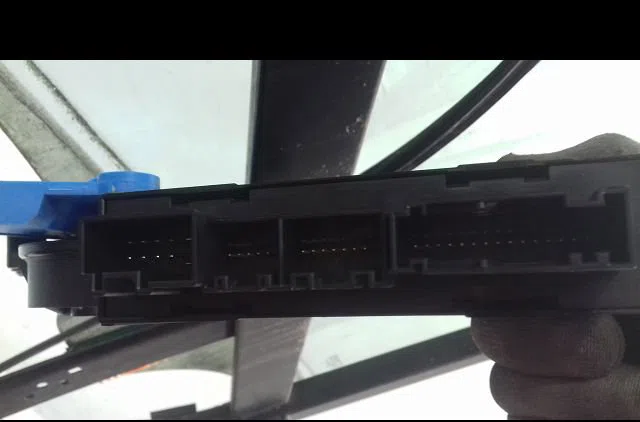 Mecanisme + moteur lève-glace avant droit VOLKSWAGEN TOUAREG 3.0 V6 TDI - 225 2005 occasion