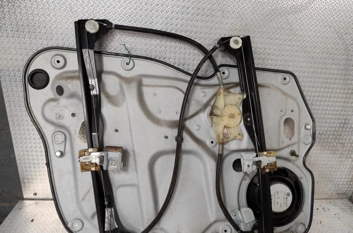 Mecanisme  moteur lève-glace avant droit VOLKSWAGEN TOURAN 1  TOURAN 1 PHASE 1 occasion
