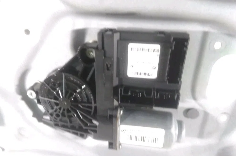Mecanisme  moteur lève-glace avant droit Volkswagen TOURAN (1T1, 1T2) 1.9 tdi (2003-2004) occasion