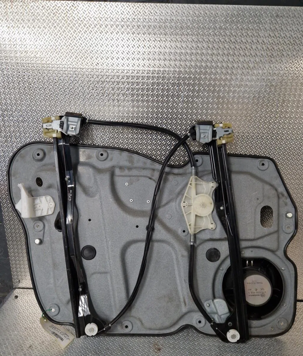 Mecanisme  moteur lève-glace avant droit Volkswagen TOURAN (1T3) 1.6 tdi (2010-2015) 5 portes occasion