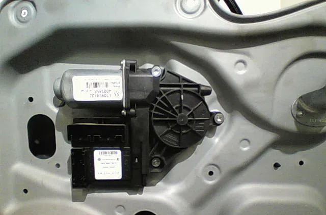 Mecanisme + moteur lève-glace avant droit VOLKSWAGEN TOURAN 2004 occasion