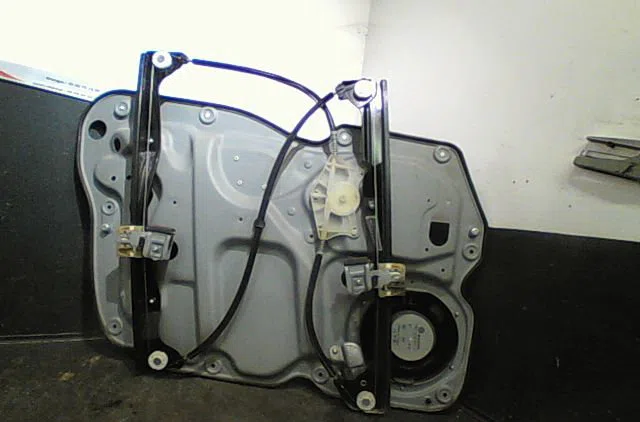 Mecanisme + moteur lève-glace avant droit VOLKSWAGEN TOURAN 2004 occasion