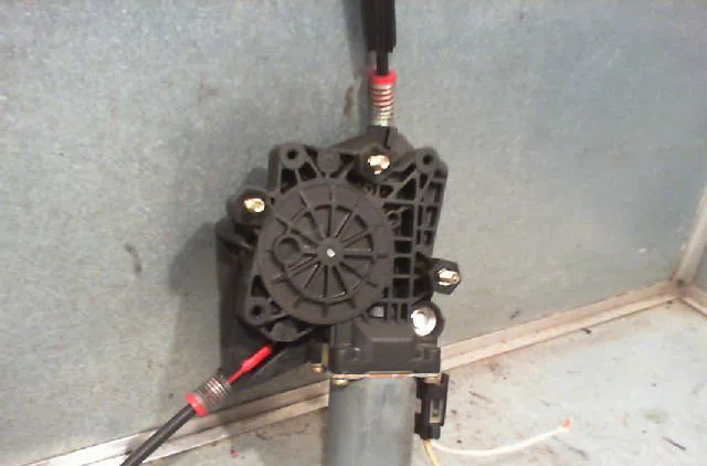 Mecanisme+moteur leve-glace avg FORD FIESTA 2001 occasion