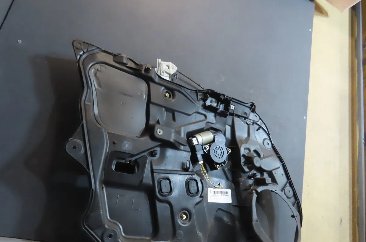 Mecanisme+moteur leve-glace avg MAZDA 3 2005 occasion