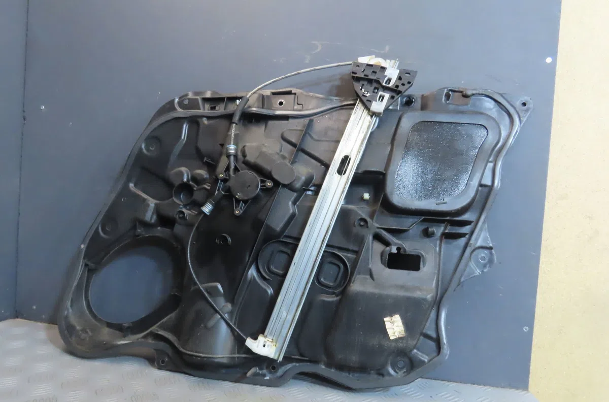 Mecanisme+moteur leve-glace avg MAZDA 3 2005 occasion