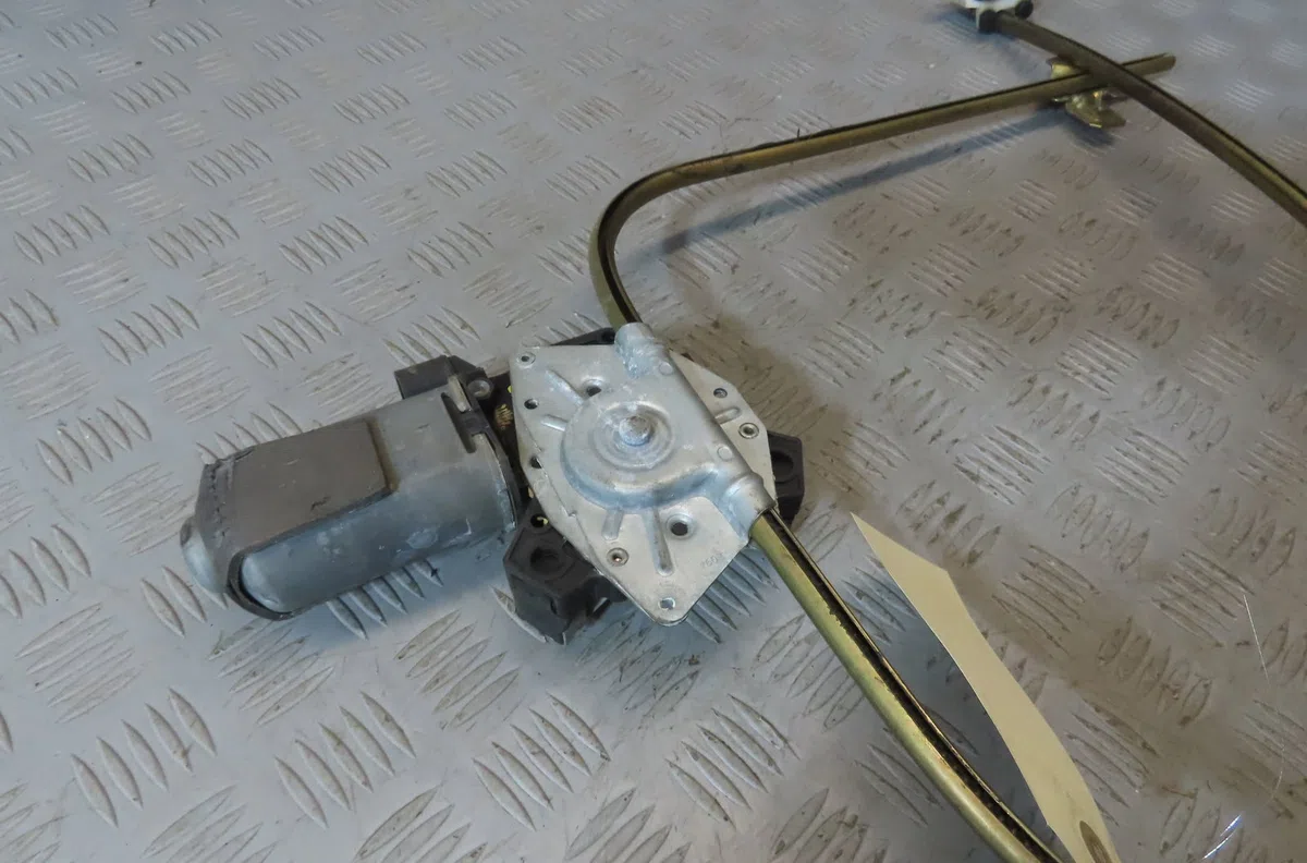 Mecanisme+moteur leve-glace avg RENAULT R19 1994 occasion