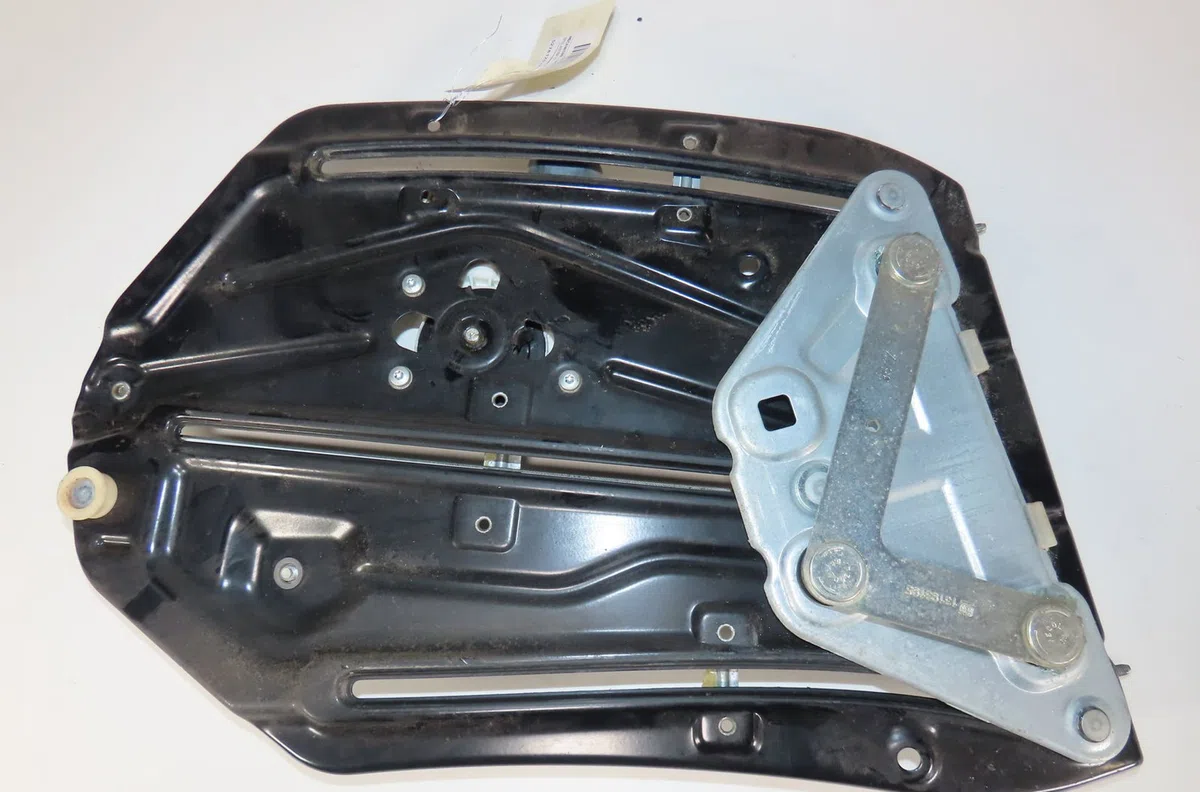 Mécanismemoteur lève glace aile ard Opel ASTRA H TwinTop (A04) 1.6 (l67) (2006-2010) occasion