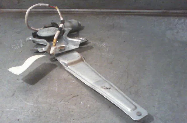 Mecanismemoteur leve-glace ard MAZDA PREMACY Phase 1 07-1999--06-2005 occasion