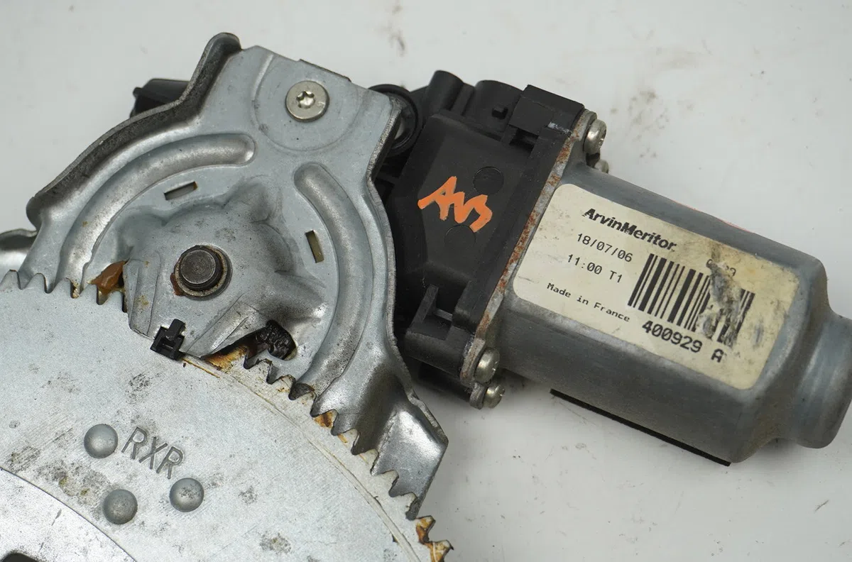Mecanismemoteur leve-glace ard Nissan NOTE (E11, NE11) 1.5 dci (2010-2012) occasion