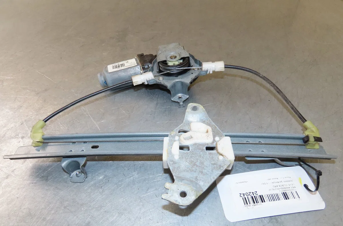Mecanismemoteur leve-glace ard Nissan QASHQAI - QASHQAI 2 I (J10, NJ10, JJ10E) 1.5 dci (2010-2013) 5 portes occasion
