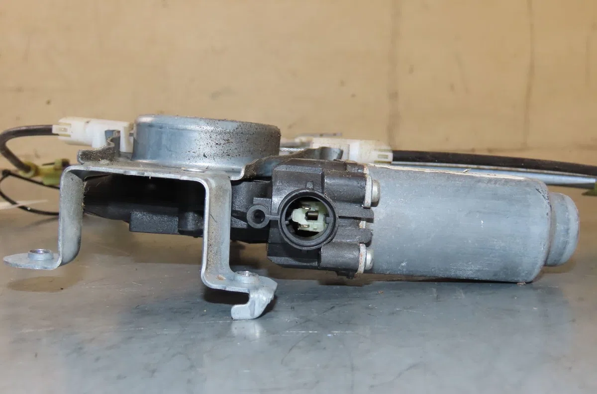 Mecanismemoteur leve-glace ard Nissan QASHQAI - QASHQAI 2 I (J10, NJ10, JJ10E) 1.5 dci (2010-2013) 5 portes occasion