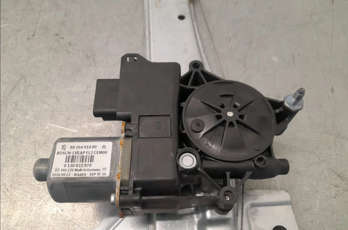 Mecanismemoteur leve-glace ard Peugeot 2008 I (CU_) 1.2 thp 110 - puretech 110 (2015) 5 portes occasion