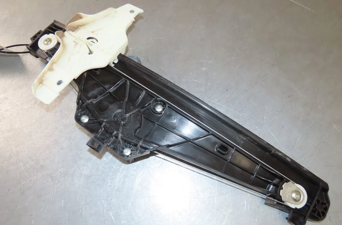 Mecanismemoteur leve-glace ard Peugeot 3008 SUV (MC_, MR_, MJ_, M4_) 1.2 thp- puretech 130 (mrhnsm, mrhnsu, mrhnsj, mrhn