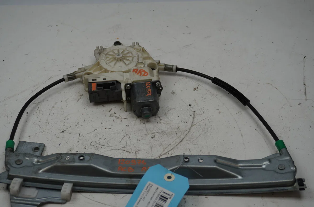 Mecanismemoteur leve-glace ard Peugeot 407 (6D_) 2.0 hdi 135 (6drhrh, 6drhre, 6drhrg, 6drhrj) (2004-2010) 4 portes occas