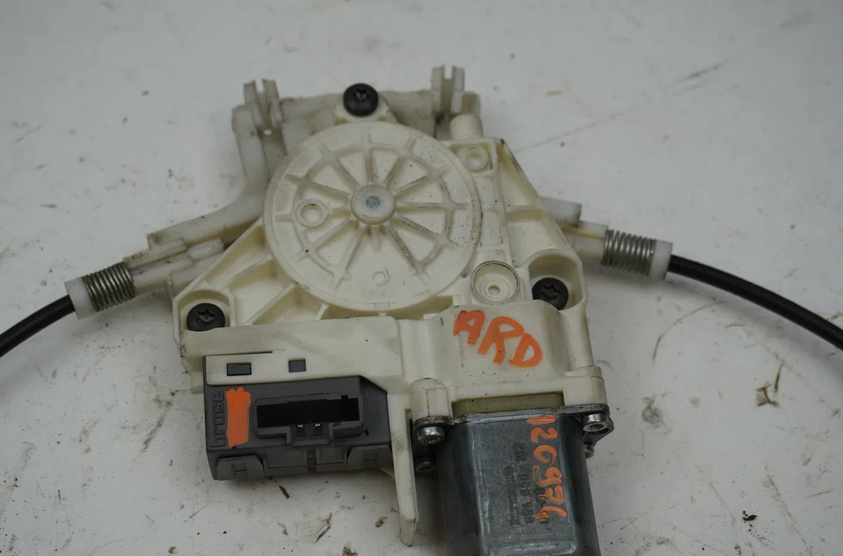 Mecanismemoteur leve-glace ard Peugeot 407 (6D_) 2.0 hdi 135 (6drhrh, 6drhre, 6drhrg, 6drhrj) (2004-2010) 4 portes occas