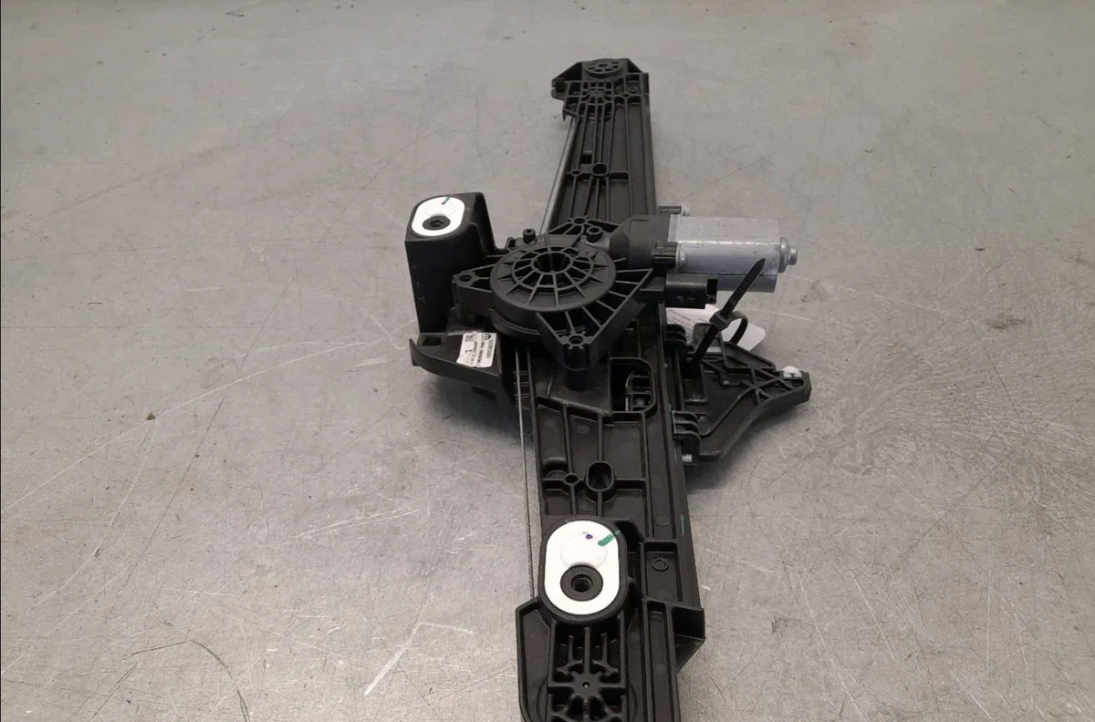 Mecanismemoteur leve-glace ard Peugeot 5008 III (KA_, KB_, KC_) E-210 (2024) occasion