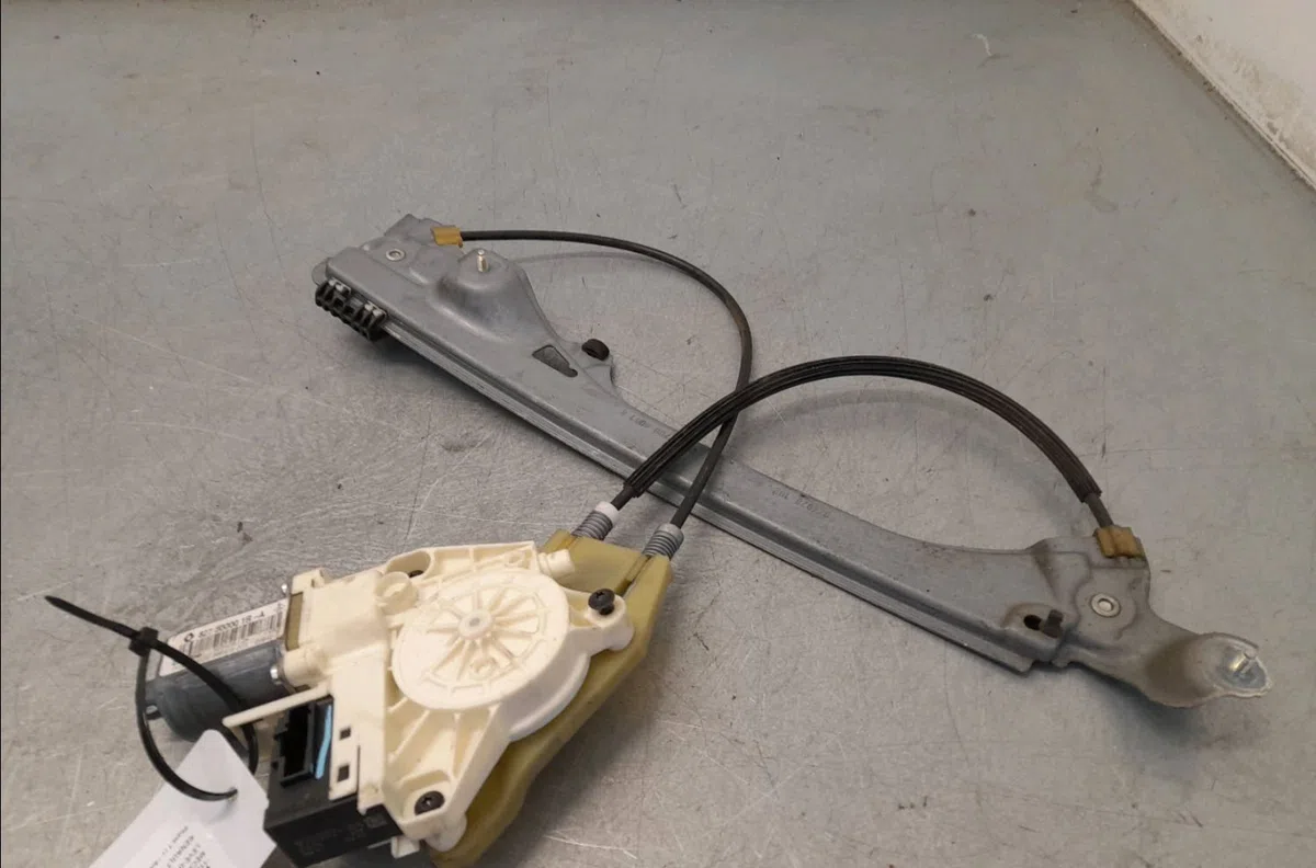 Mecanismemoteur leve-glace ard Renault LAGUNA III (BT0-1) 2.0 dci (bt01, bt08, bt09, bt0e, bt0k, bt12, bt1c, bt1d,... (2