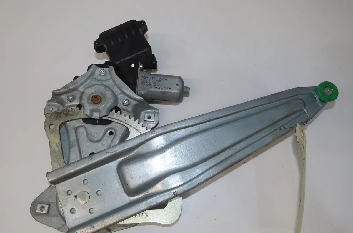 Mecanismemoteur leve-glace ard Toyota AURIS (_E15_) 1.4 d-4d (nde150_) (2007-2012) 3 portes occasion