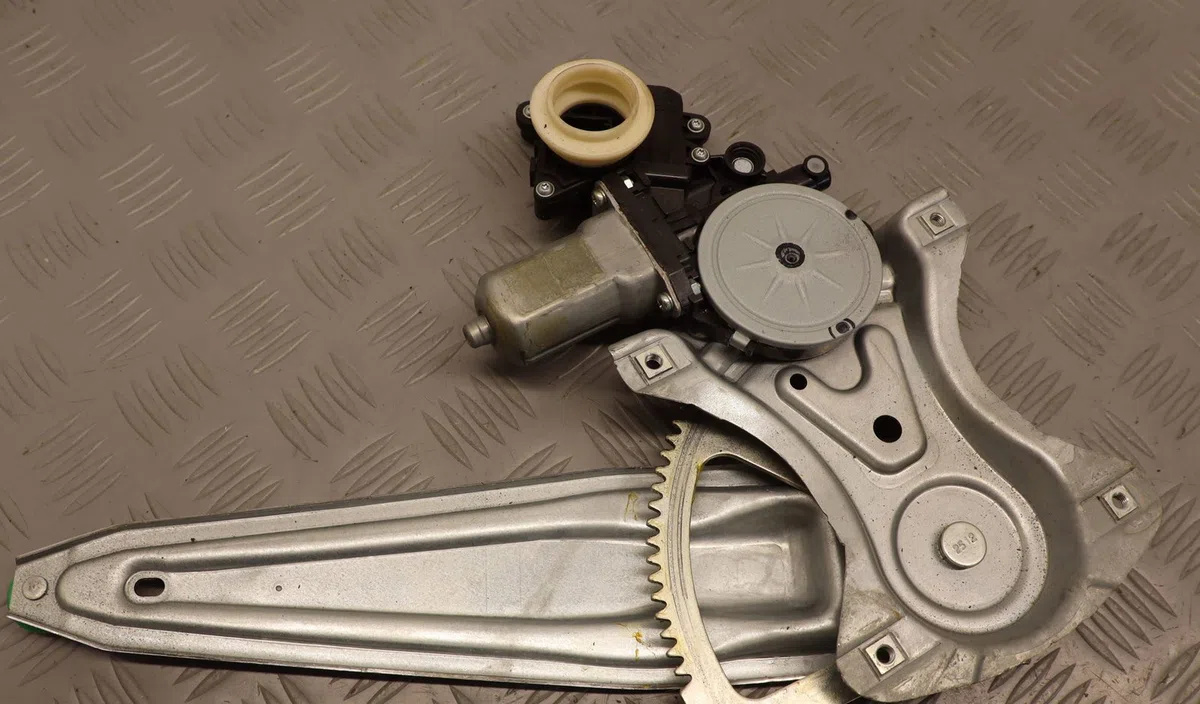Mecanismemoteur leve-glace ard Toyota AURIS (_E15_) 2.0 d-4d (ade150_) (2006-2012) occasion