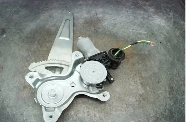 Mecanismemoteur leve-glace ard Toyota RAV 4 II (_A2_) 2.0 d 4wd (cla20_, cla21_) (2001-2005) occasion