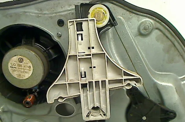 Mecanismemoteur leve-glace ard Volkswagen BORA I (1J2) 2.3 v5 (1998-2000) occasion