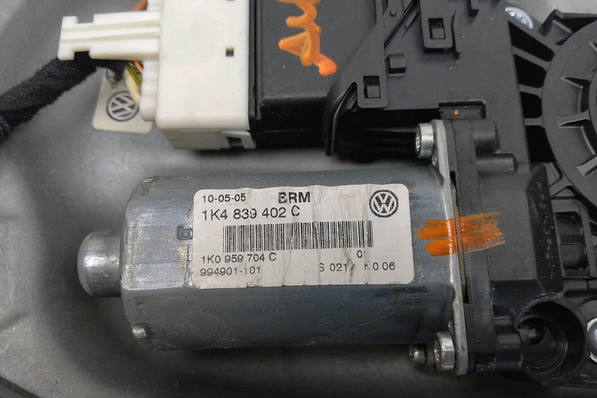 Mecanismemoteur leve-glace ard Volkswagen GOLF V (1K1) 2.0 tdi 16v (2003-2008) occasion