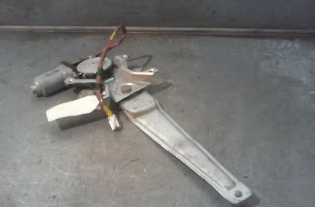 Mecanismemoteur leve-glace arg MAZDA PREMACY Phase 1 07-1999--06-2005 occasion