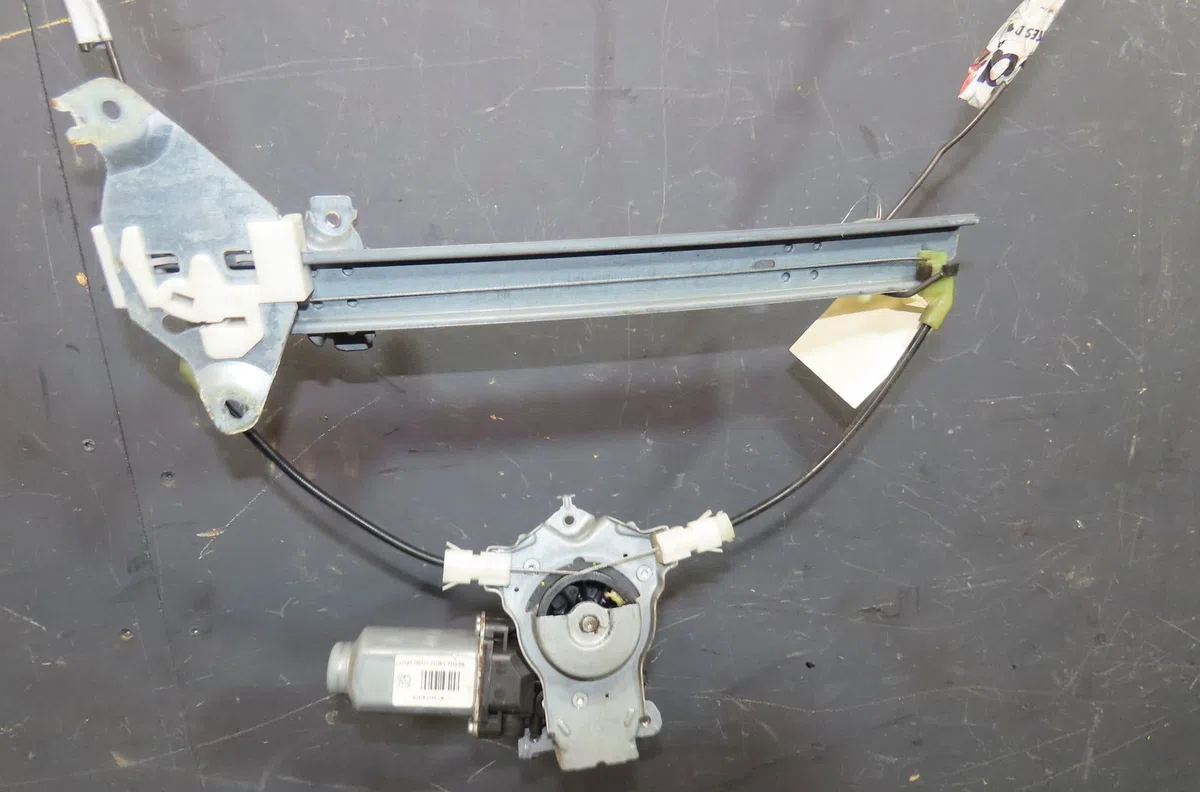 Mecanismemoteur leve-glace arg NISSAN QASHQAI occasion