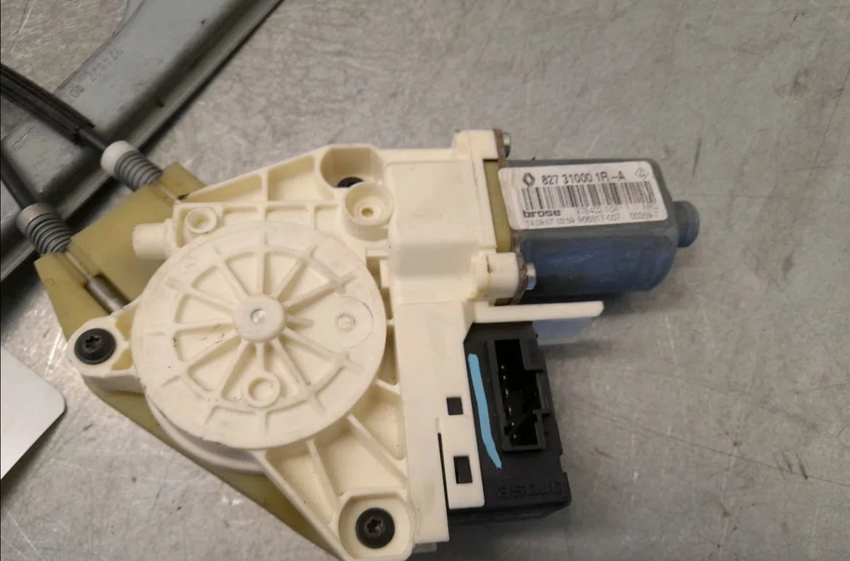 Mecanismemoteur leve-glace arg Renault LAGUNA III (BT0-1) 2.0 dci (bt01, bt08, bt09, bt0e, bt0k, bt12, bt1c, bt1d,... (2