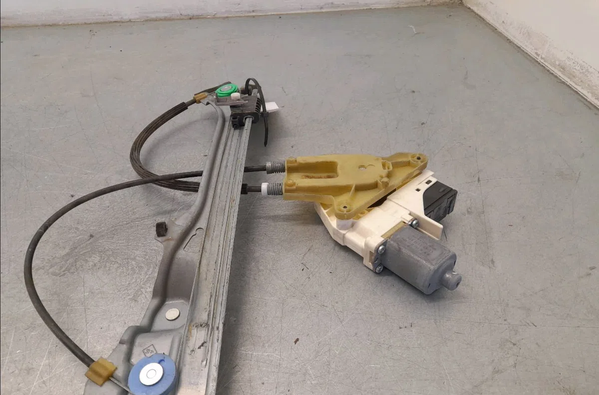 Mecanismemoteur leve-glace arg Renault LAGUNA III (BT0-1) 2.0 dci (bt01, bt08, bt09, bt0e, bt0k, bt12, bt1c, bt1d,... (2