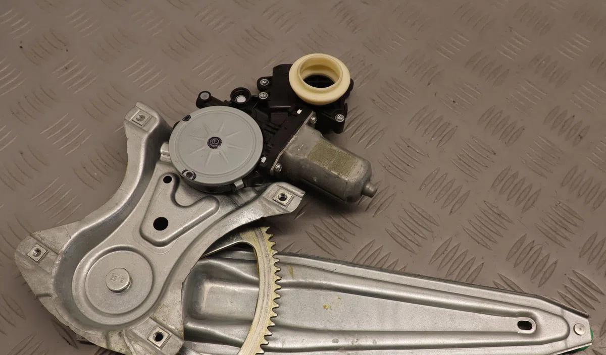 Mecanismemoteur leve-glace arg Toyota AURIS (_E15_) 2.0 d-4d (ade150_) (2006-2012) occasion