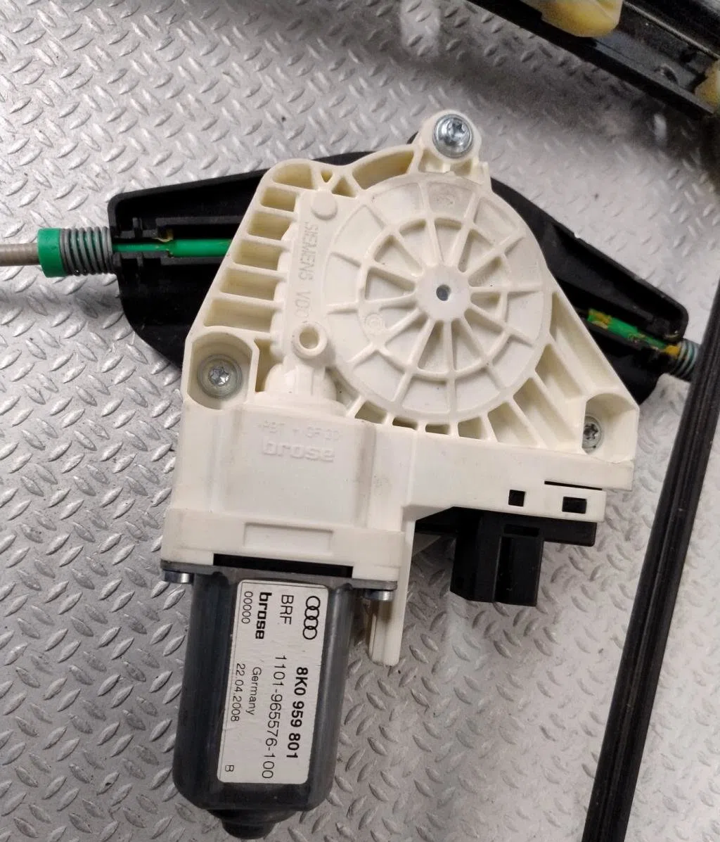 Mecanismemoteur leve-glace avg AUDI A4 3  A4 3 AVANT PHASE 1 BREAK occasion