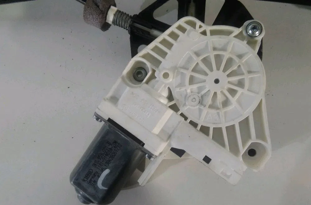 Mecanismemoteur leve-glace avg Audi Q3 (8UB, 8UG) 2.0 tdi (2011-2018) occasion