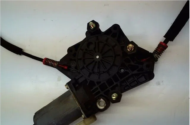 Mecanismemoteur leve-glace avg Ford FIESTA IV (JA_, JB_) 1.8 di (2000-2002) occasion