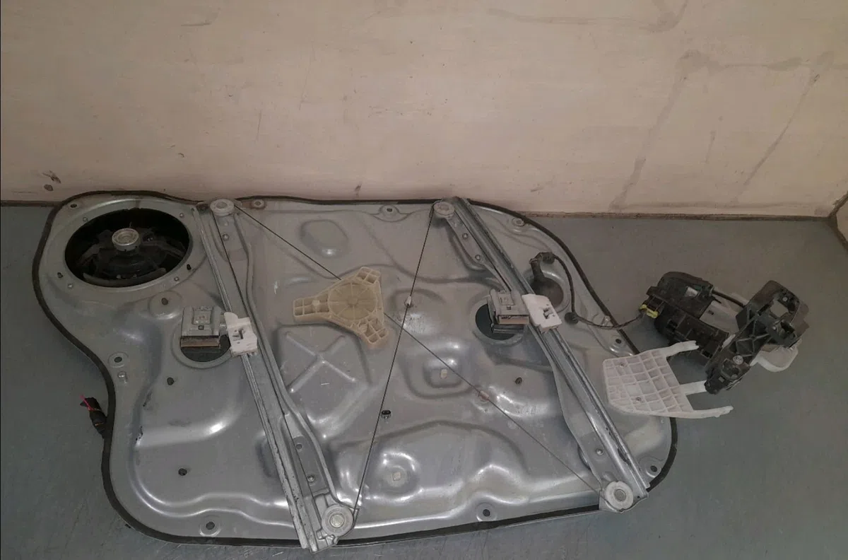 Mecanismemoteur leve-glace avg Kia CEE'D SW (ED) 1.6 crdi 115 (2007-2012) occasion