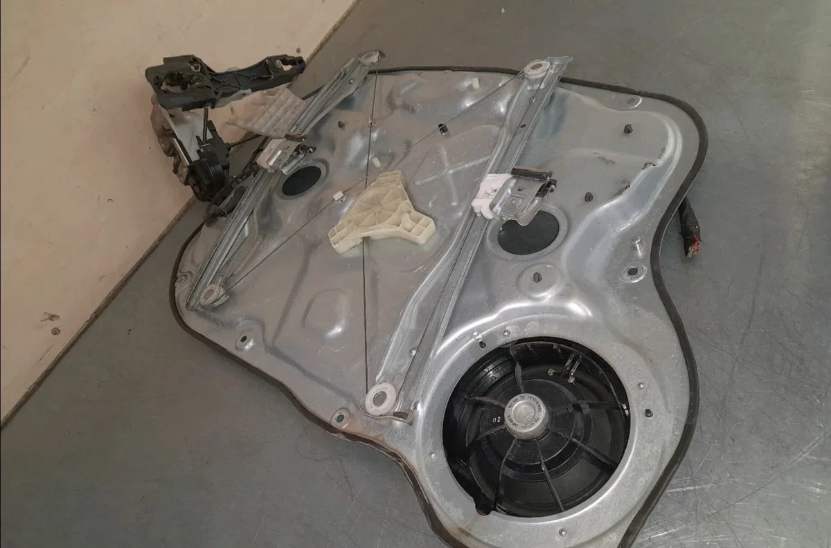 Mecanismemoteur leve-glace avg Kia CEE'D SW (ED) 1.6 crdi 115 (2007-2012) occasion
