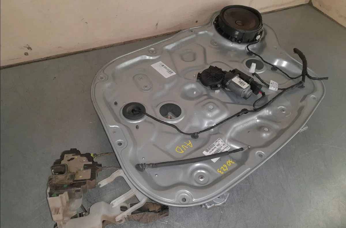 Mecanismemoteur leve-glace avg Kia CEE'D SW (ED) 1.6 crdi 115 (2007-2012) occasion